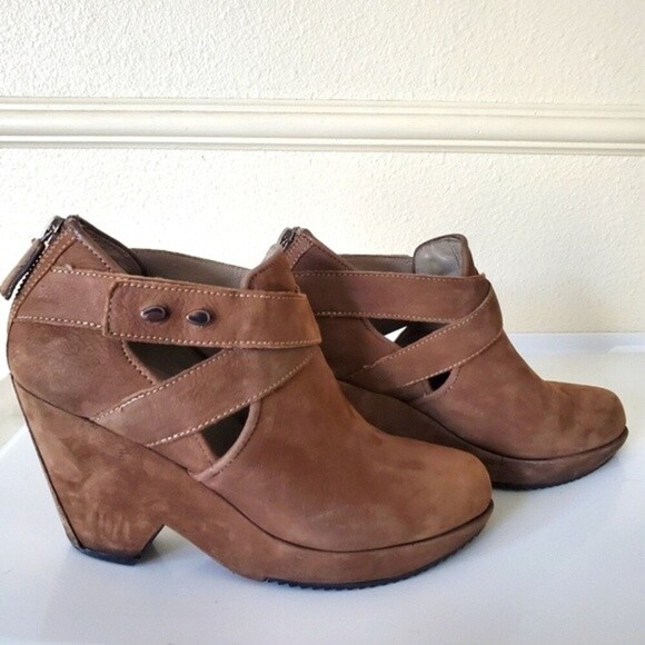 Eileen Fisher Watt Nubuck Bootie Taupe Women's Size 8 - Picture 1 of 13